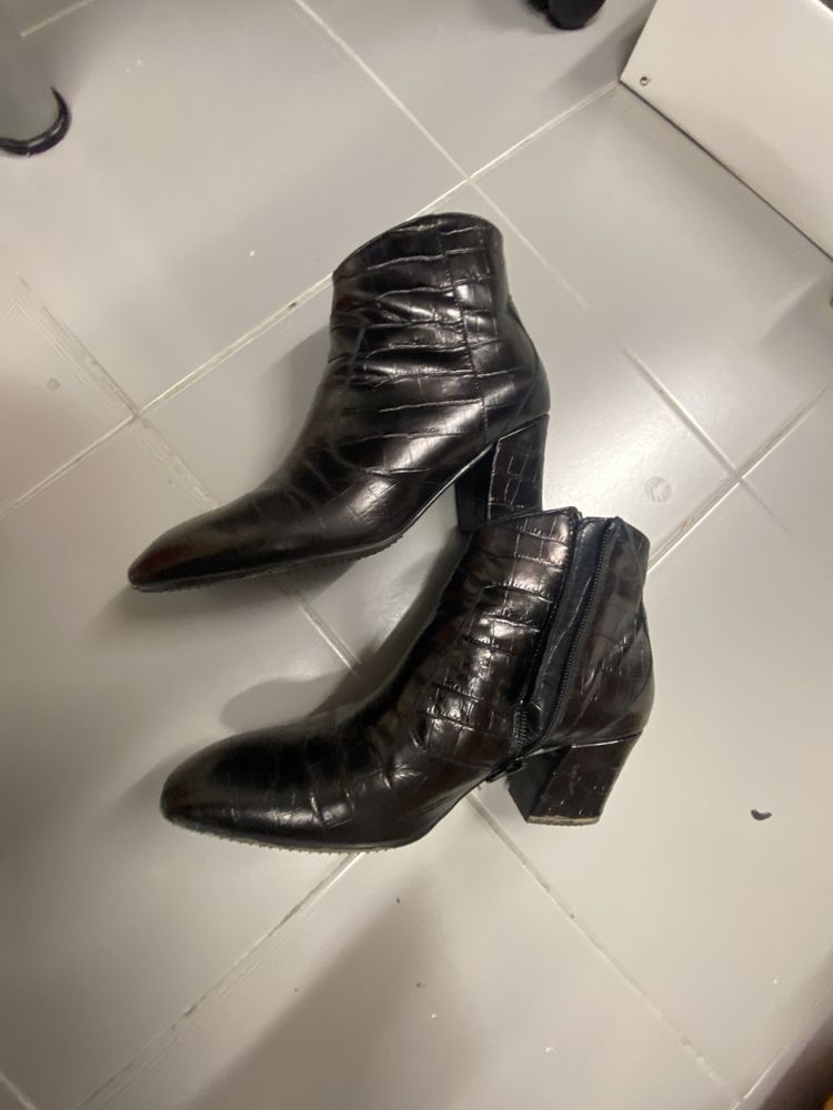 Botins senhora - como novos. Numero 39