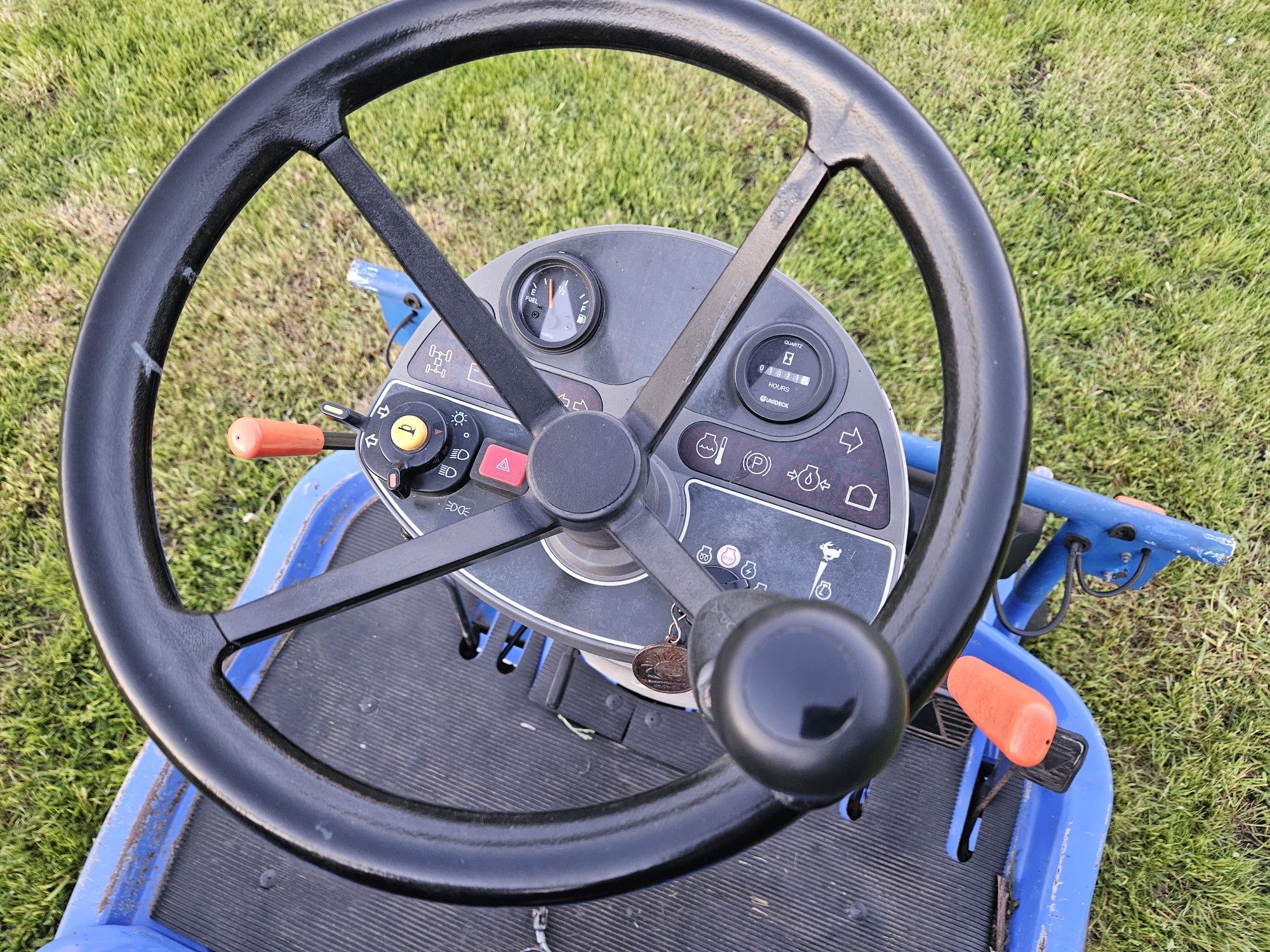 Iseki SFH240 kosiarka traktorek komunalny kosz 4WD 2014 górny wysyp