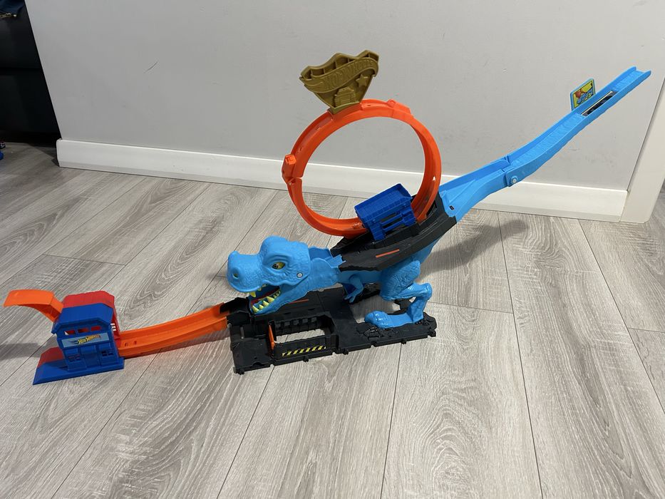 Hot wheels pętla t-rexa