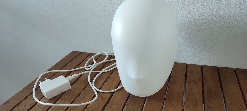 Lampka RGB w kształcie głowy – zmieniająca kolory