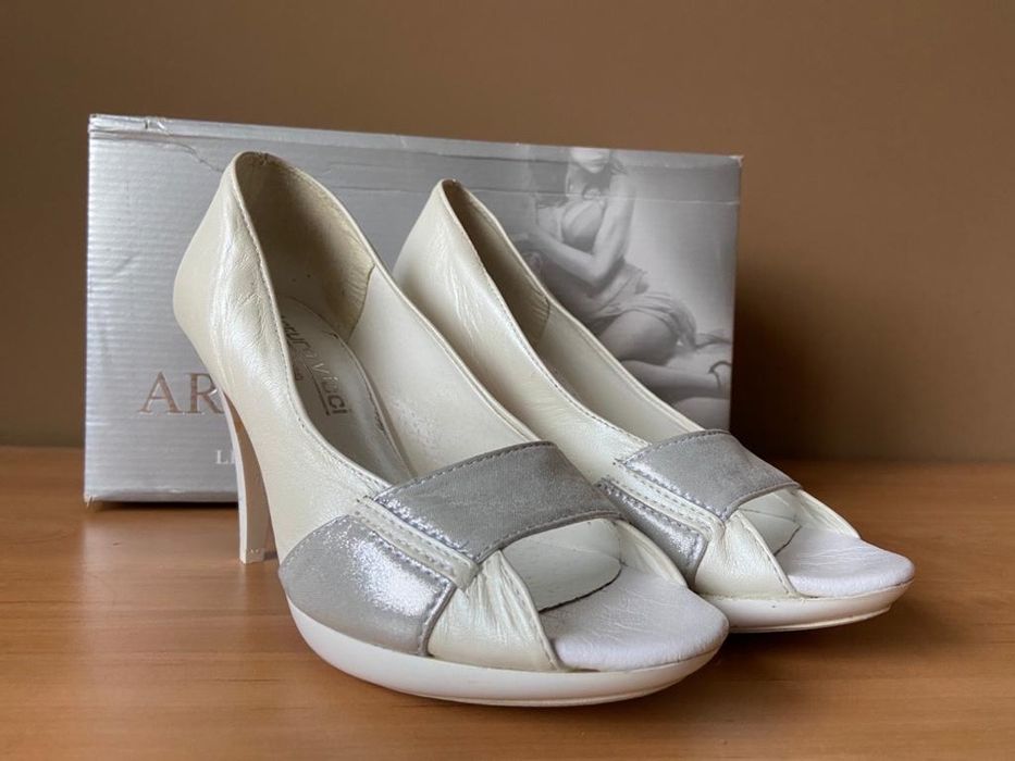 Buty białe skórzane  na szpilkach - rozmiar 35