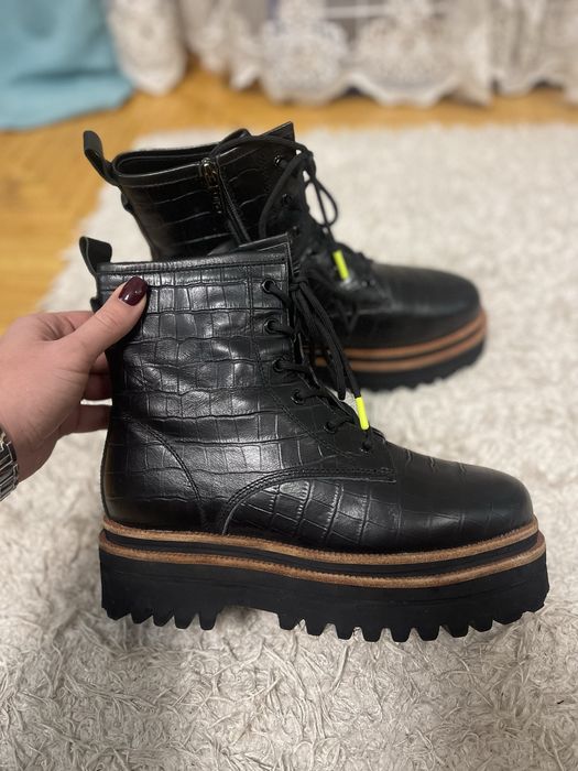 Жіночі шкіряні черевики Estro зима