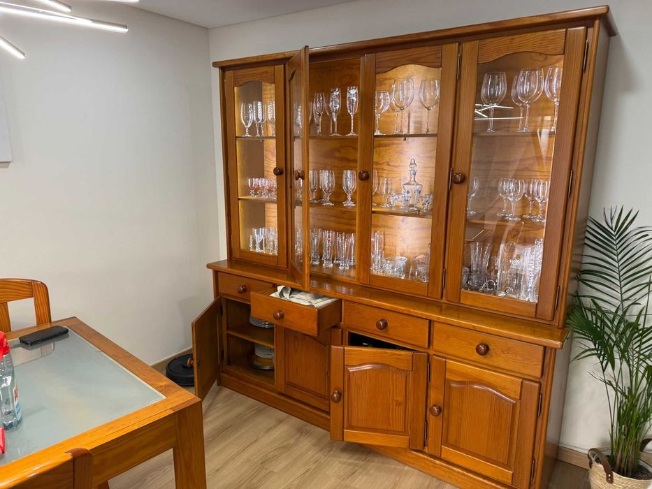 Móvel de sala + Mesa e Quatro cadeiras