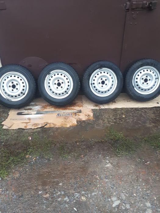 Диски з зимовою гумою цешка р15 з т4