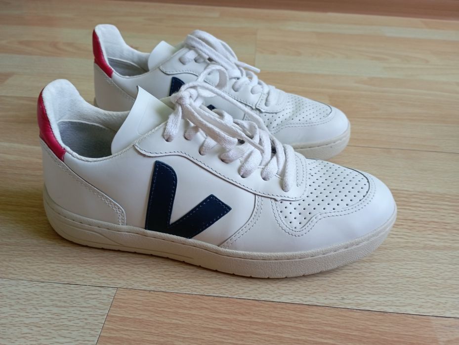 Оригінальні шкіряні  жіночі кросівки Veja розмір 37