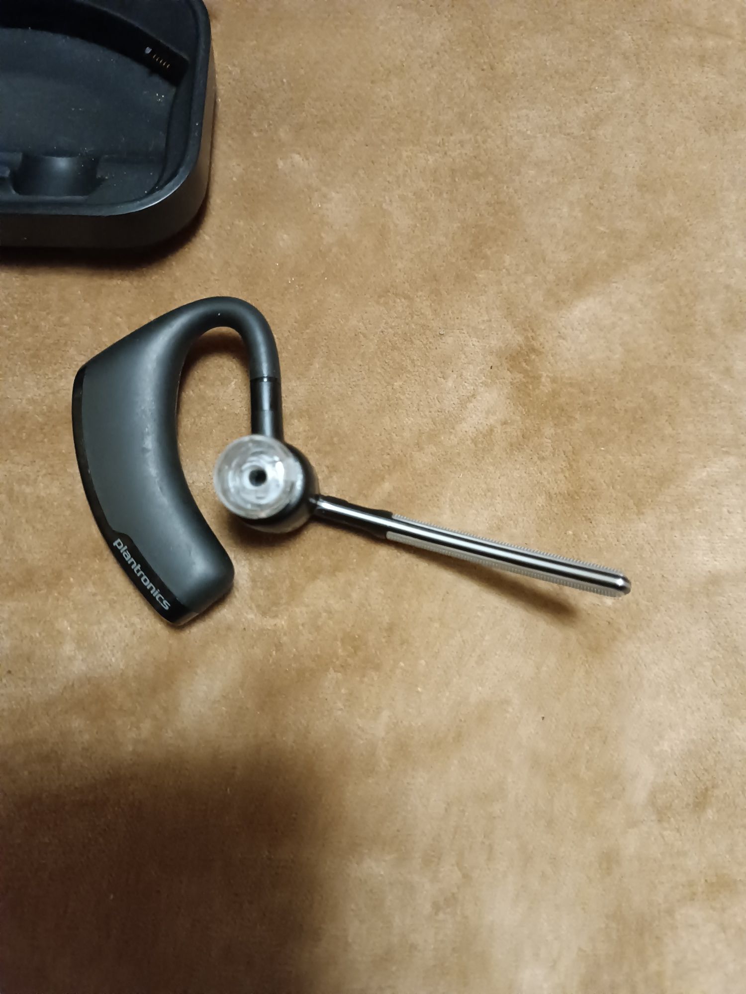 Гарнитура Plantronics Voyager Legend B235-M.