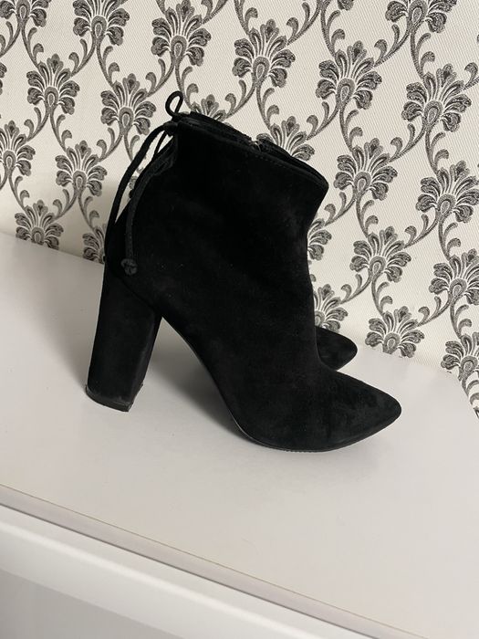 Ботінки жіночі