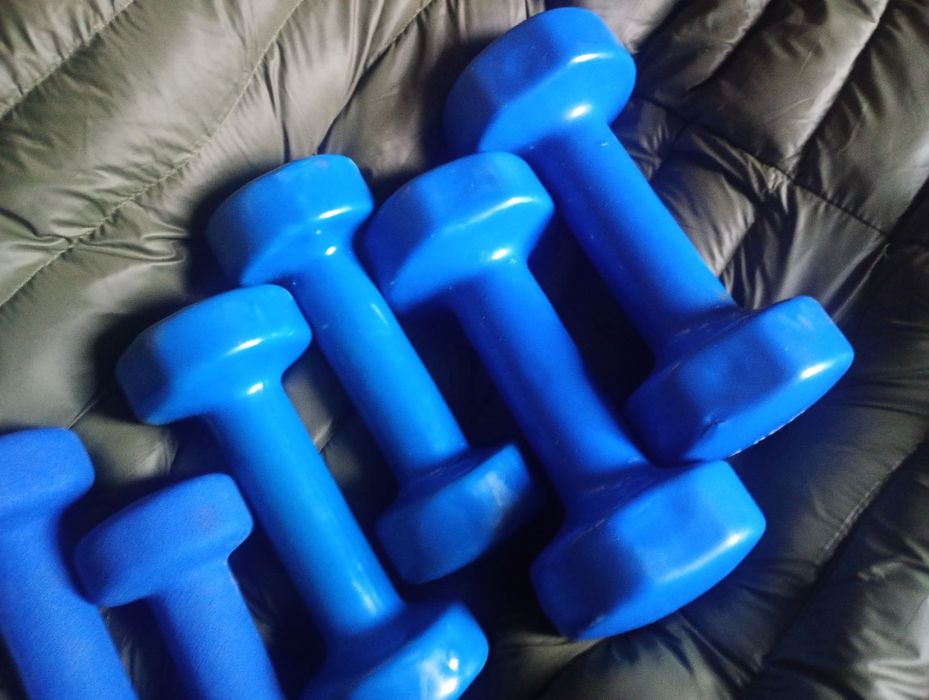 Гантели 1,5 и 2,5 и 4 кг. Виниловые, неопреновые, отличное состояние