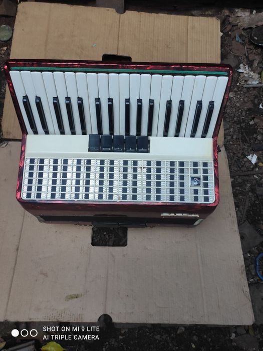 Продам аккордеон заря 2