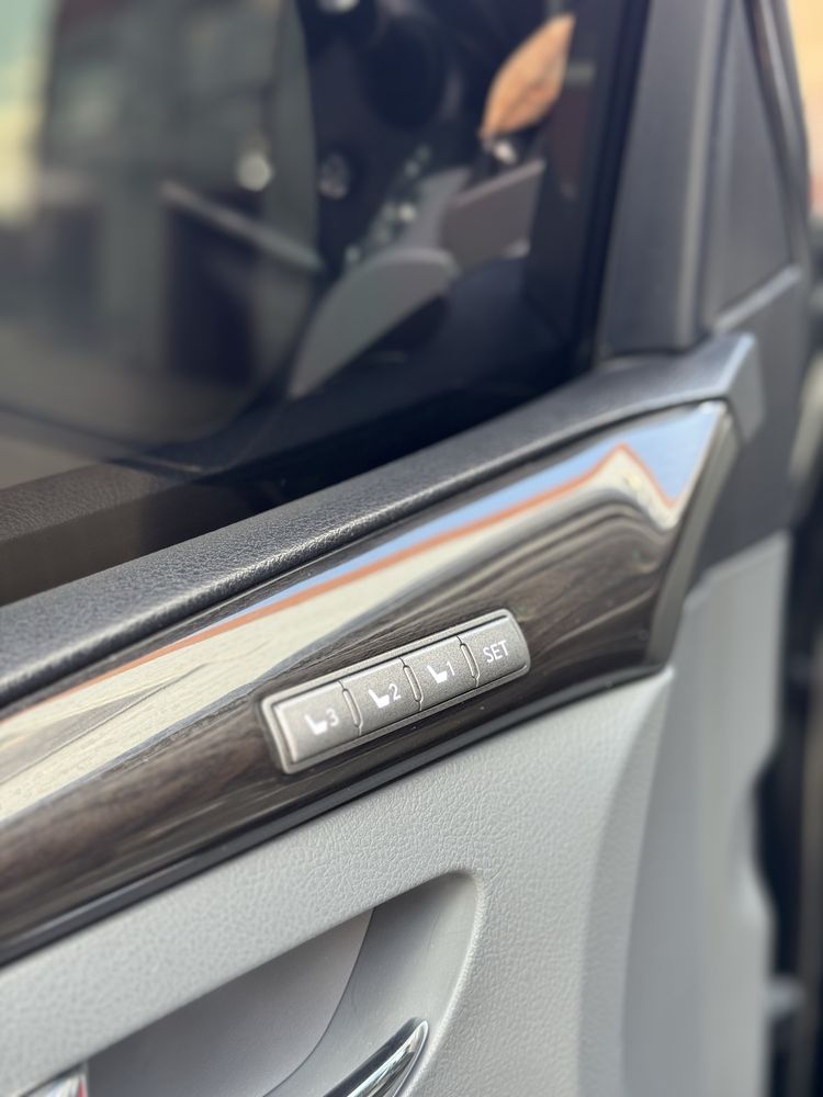Lexus LX 570 5.7 газ/бензин black edition