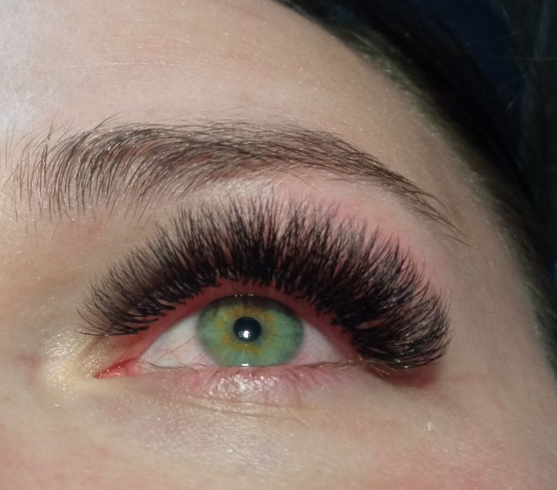 Нарощування вій.