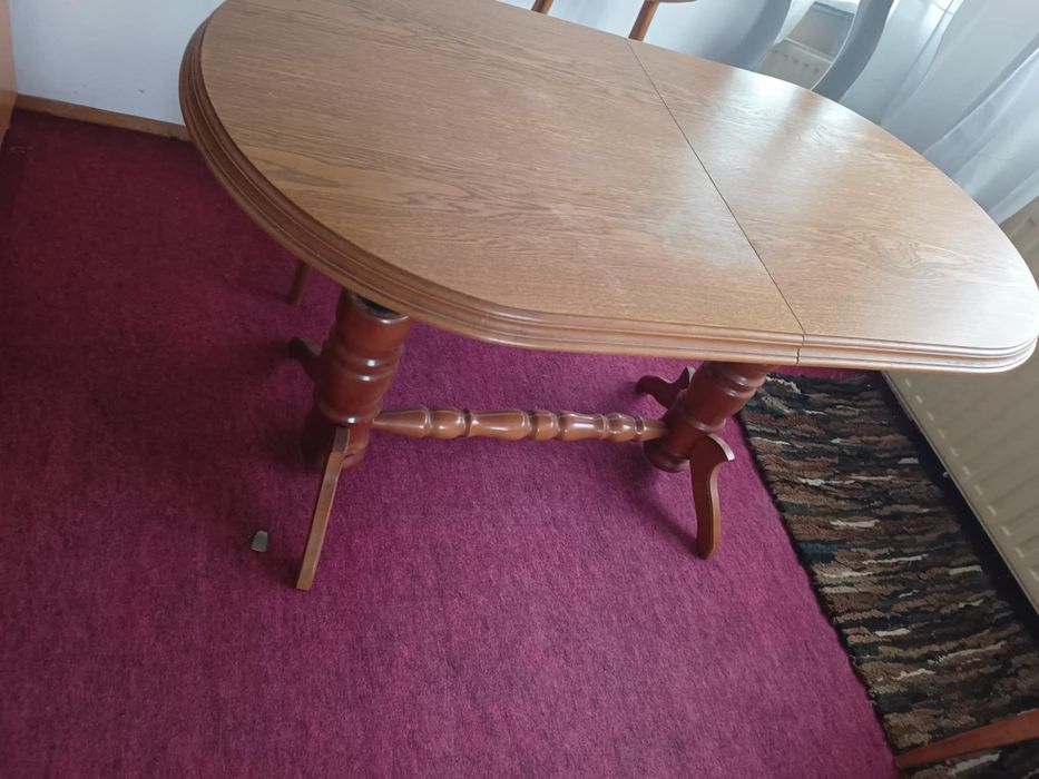 Stol rozkladany z czteroma krzeselkami