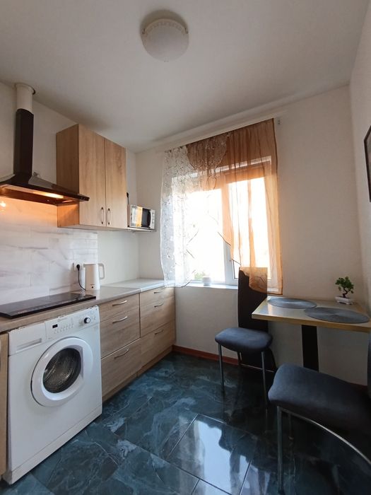 Сдам  двухкомнатную посуточно квартира центр правый берег