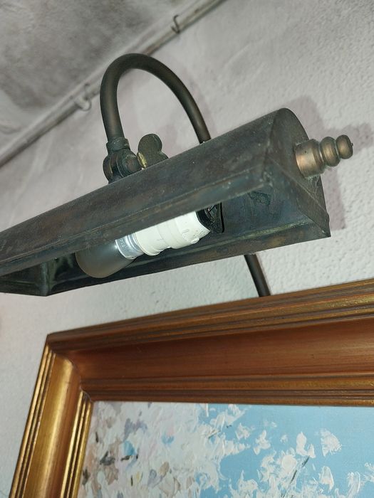 Antigo quadro com candeeiros, em talha dourada