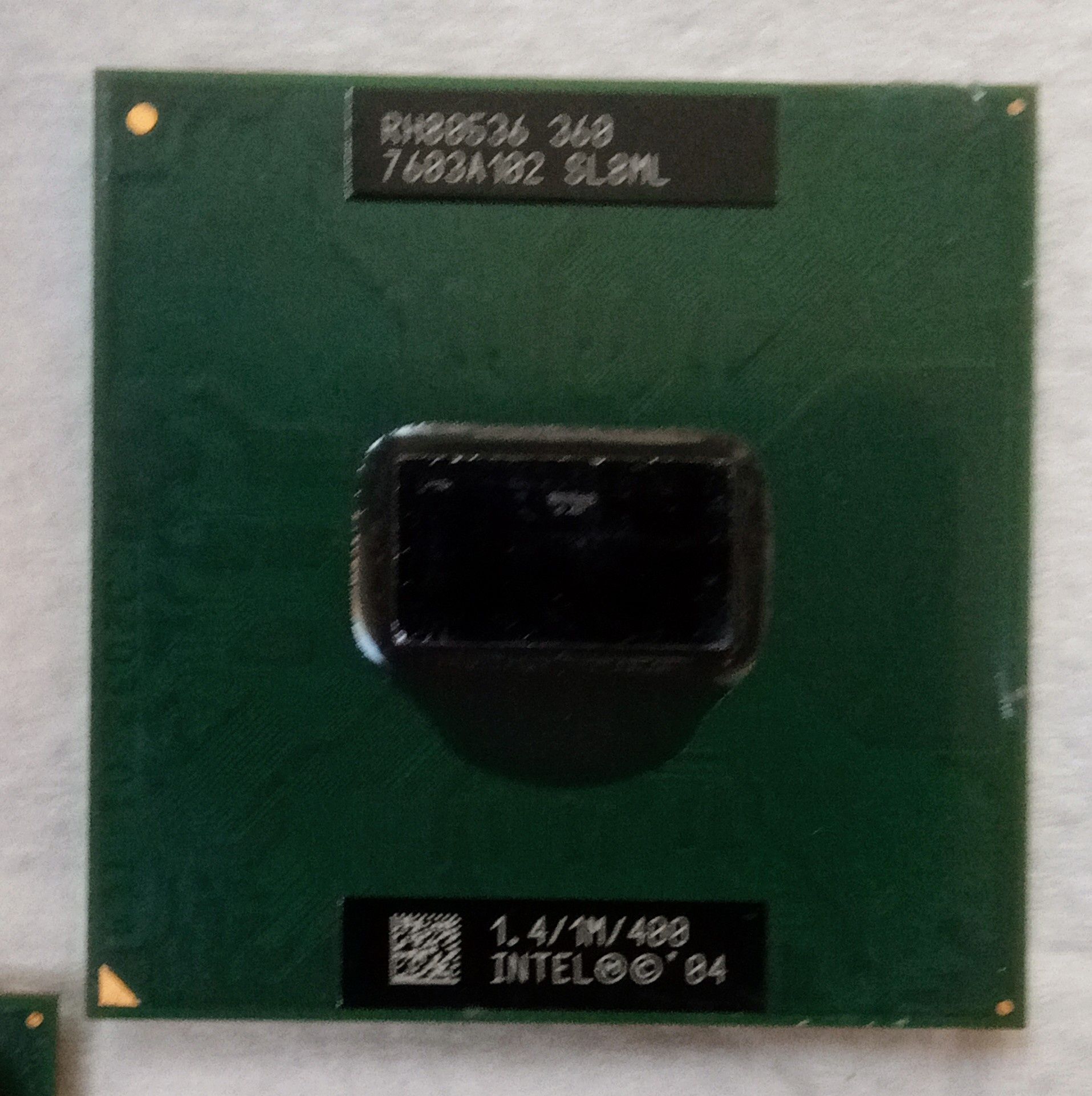 Processadores Intel Pentium 4 e AMD Athlon XP 2000+