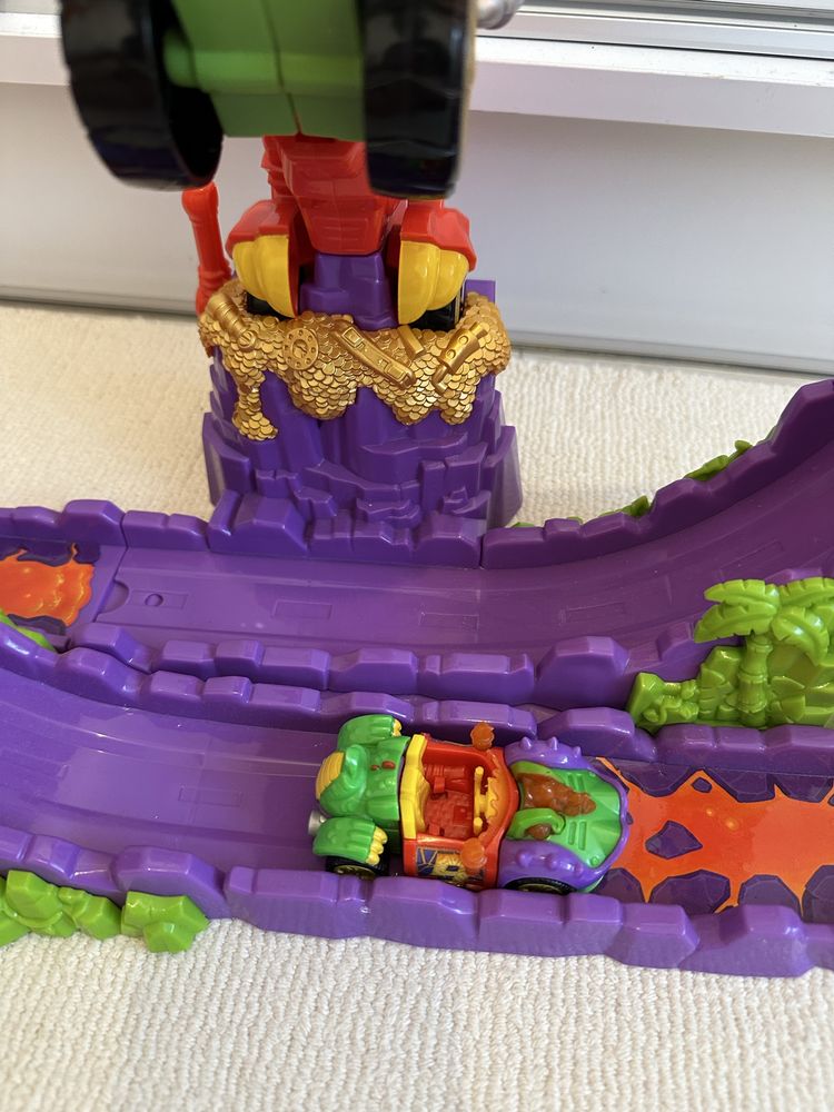 T-Racers zestaw Smocza Pętla z pojazdem z wyrzutnią Dragon loop magic