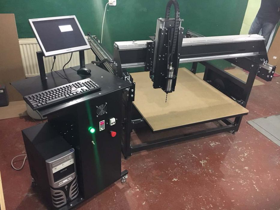 Фрезерний ЧПУ станок по пінопласту і дереву