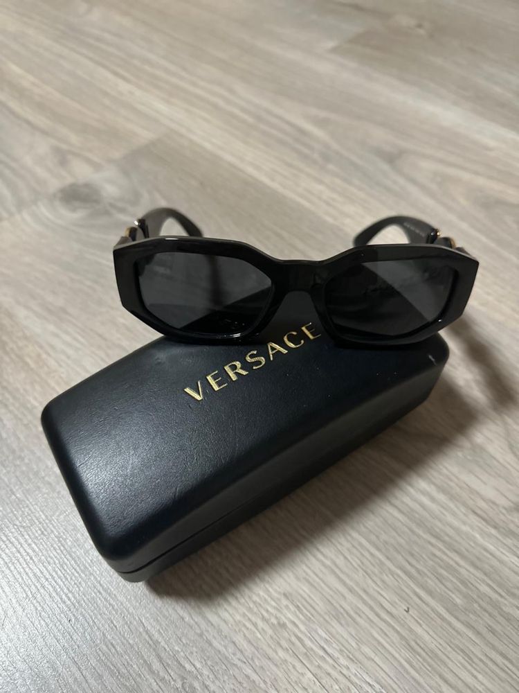 Очки женские versace оригинал.