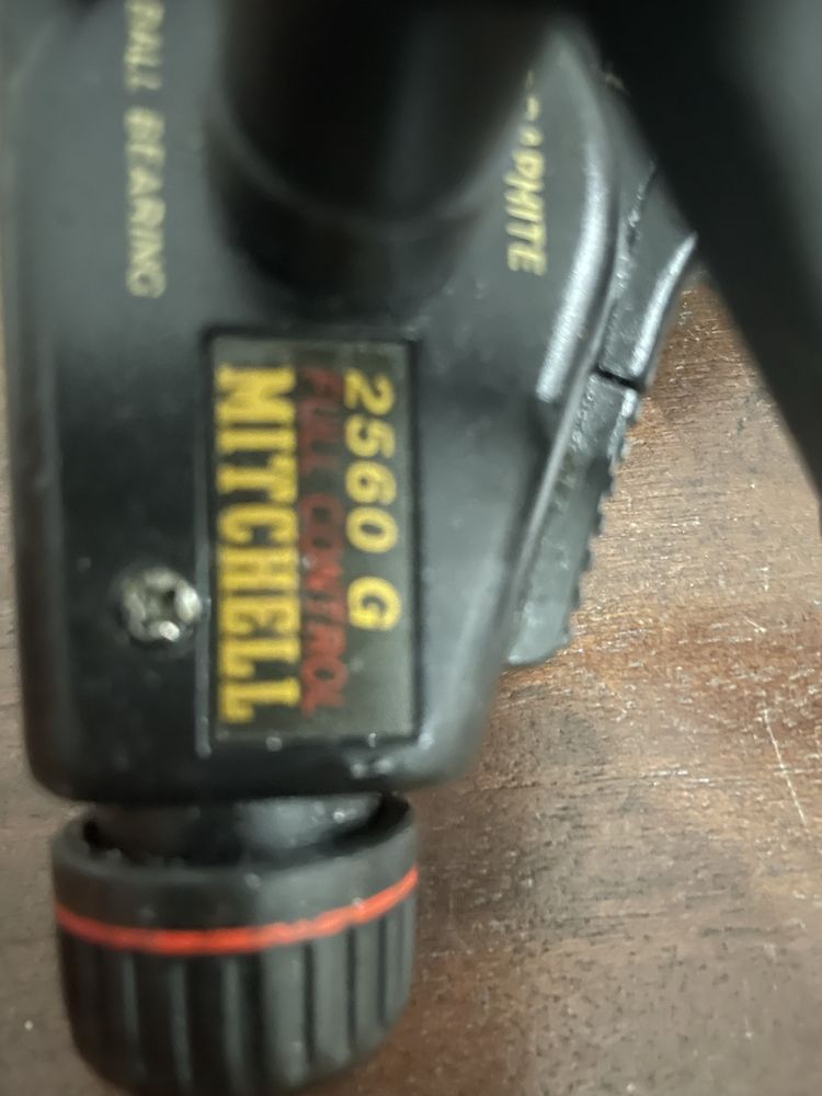 Carreto de pesca marca mitchell modelo 2560G