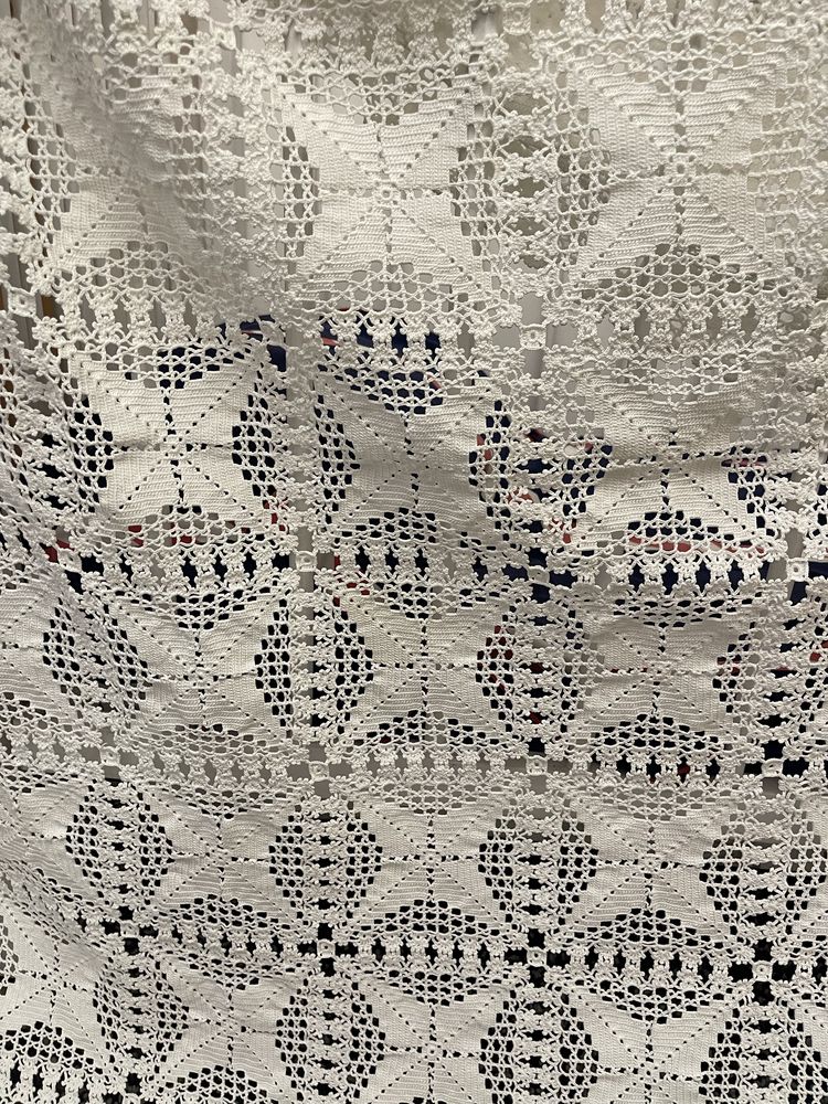 Toalha de renda branca, feita à mao