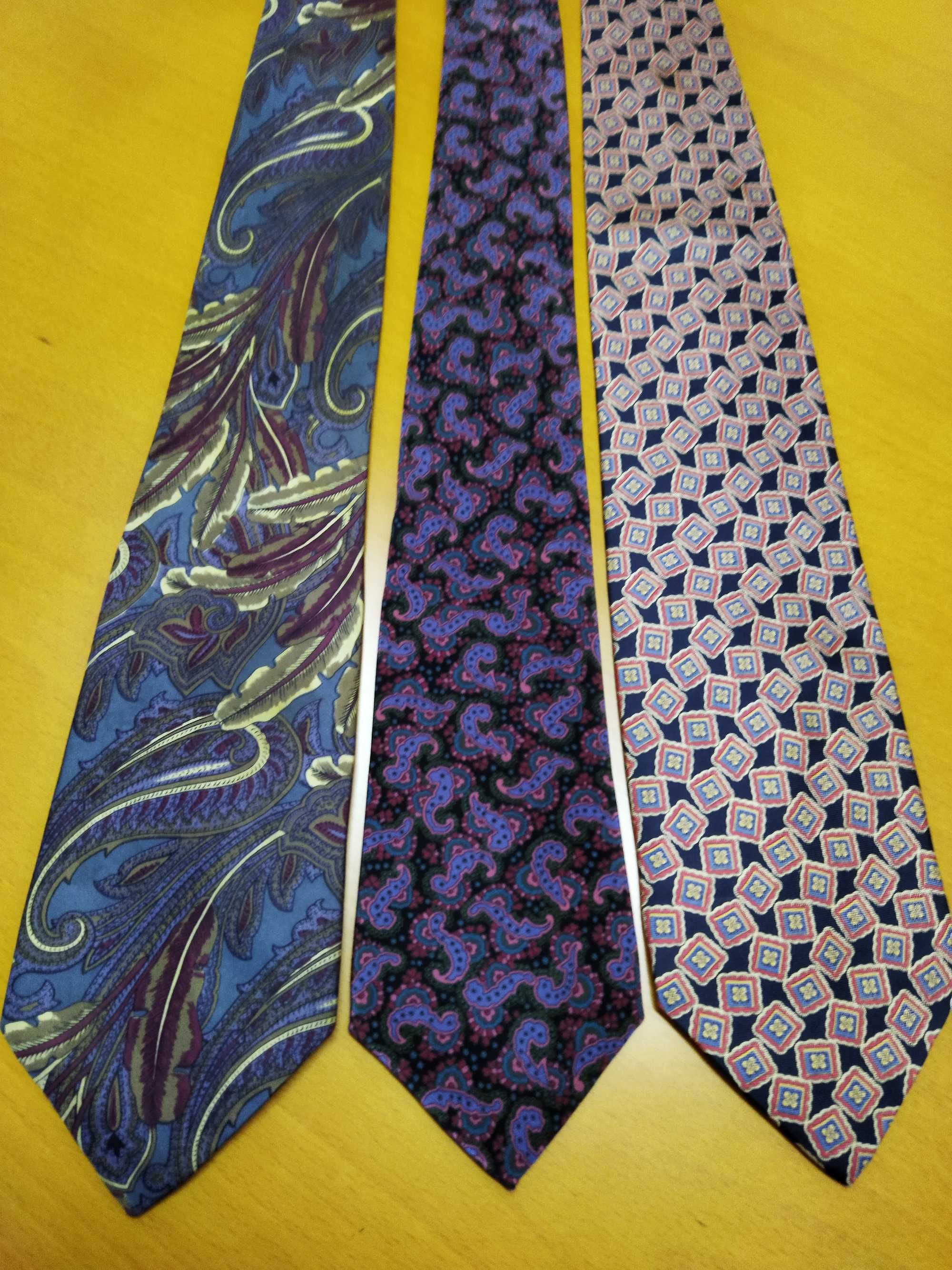Lenços de bolso para homem, novos. E gravatas. Boa qualidade!