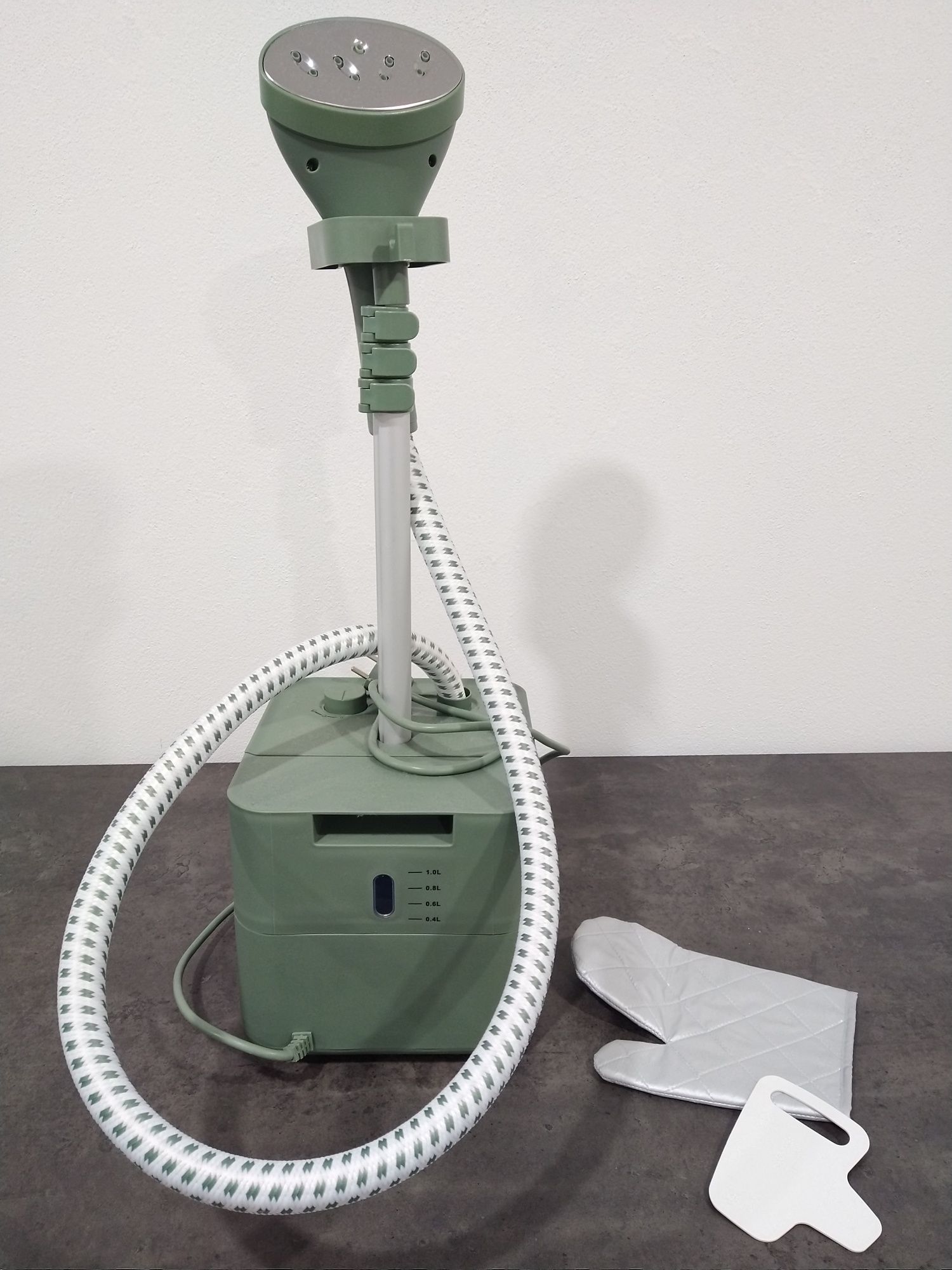 Ferro a vapor vertical com base/depósito CREATE