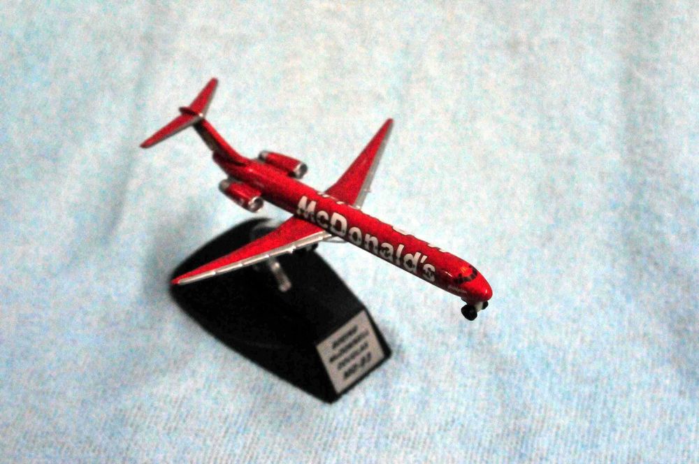 Metal - Boeing McDonnell Douglas MD-83 – McDonald's