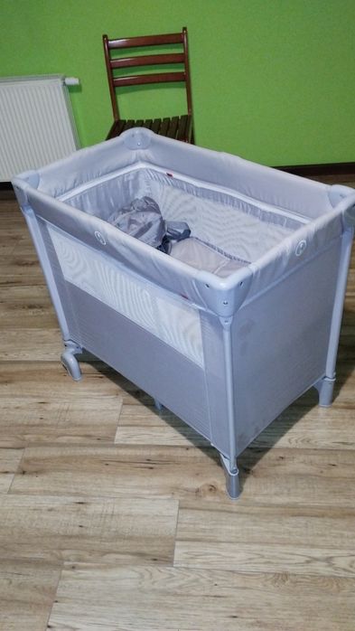 Łóżeczko turystyczne składane z pokrowcem