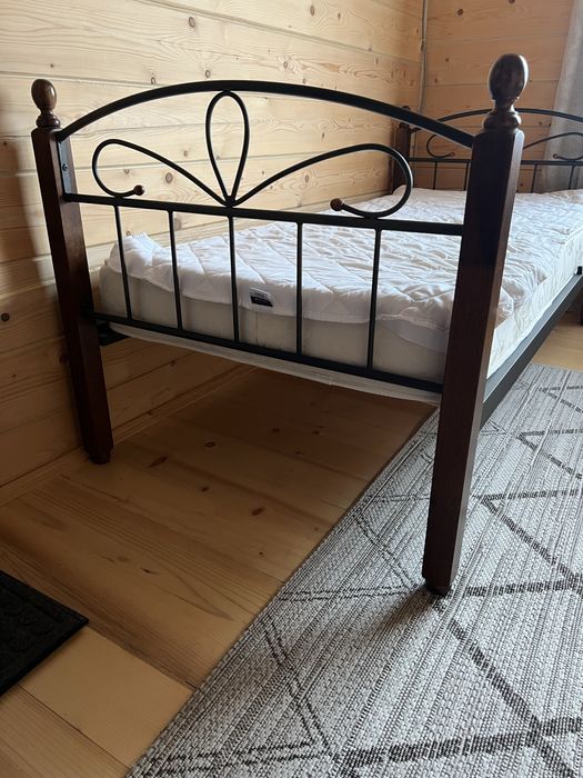 Двохярусне ліжко