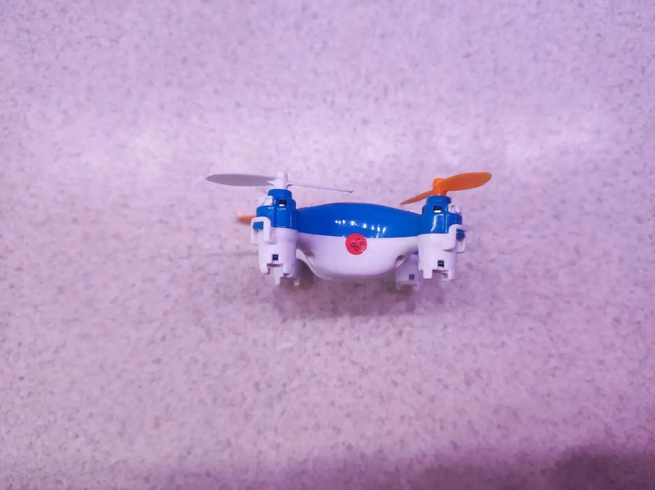 Квадрокоптер квадрокоптер іграшка подарунок на управлінні