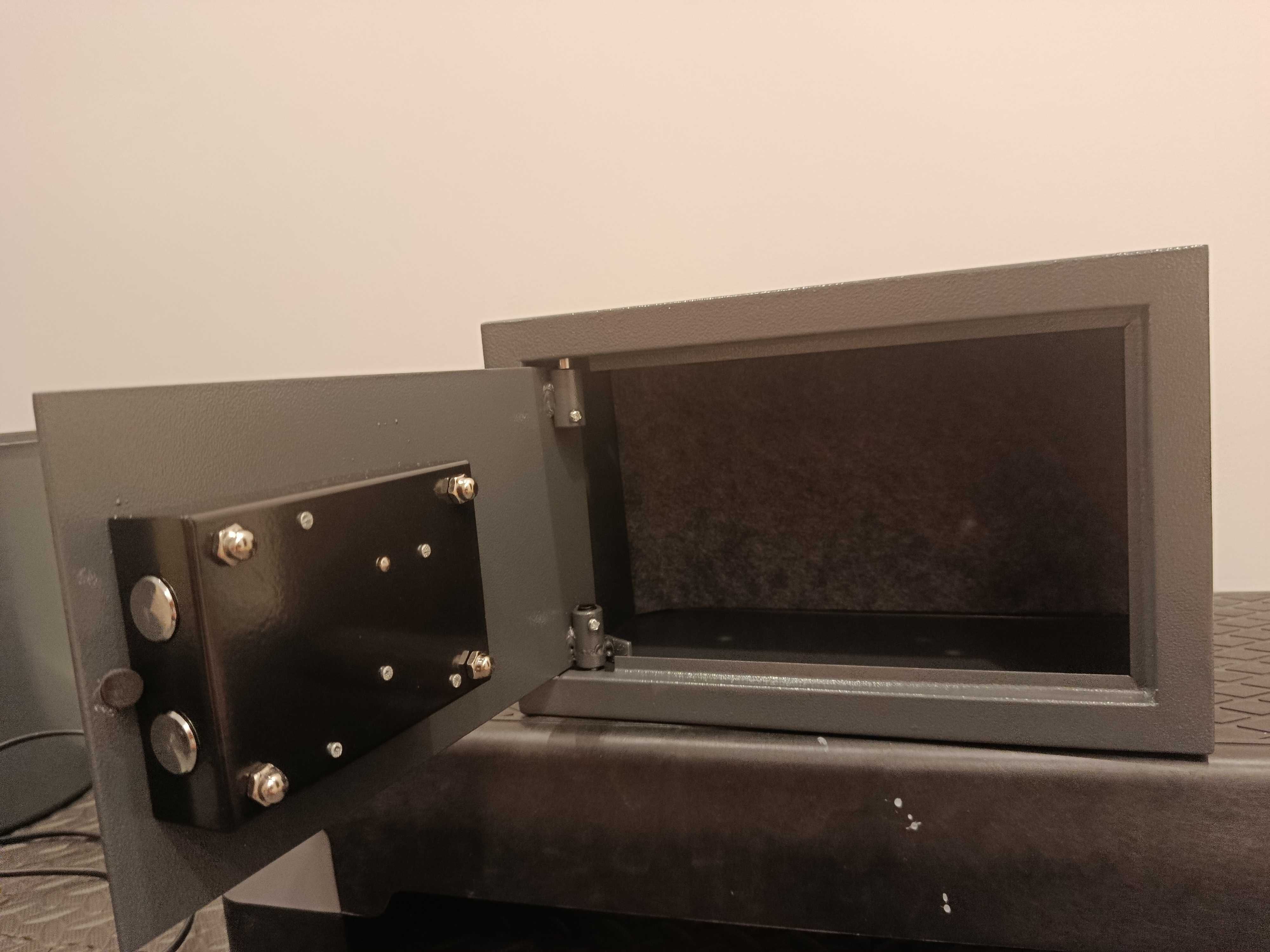 Cofre com chave 31x20x20cm - Como novo!