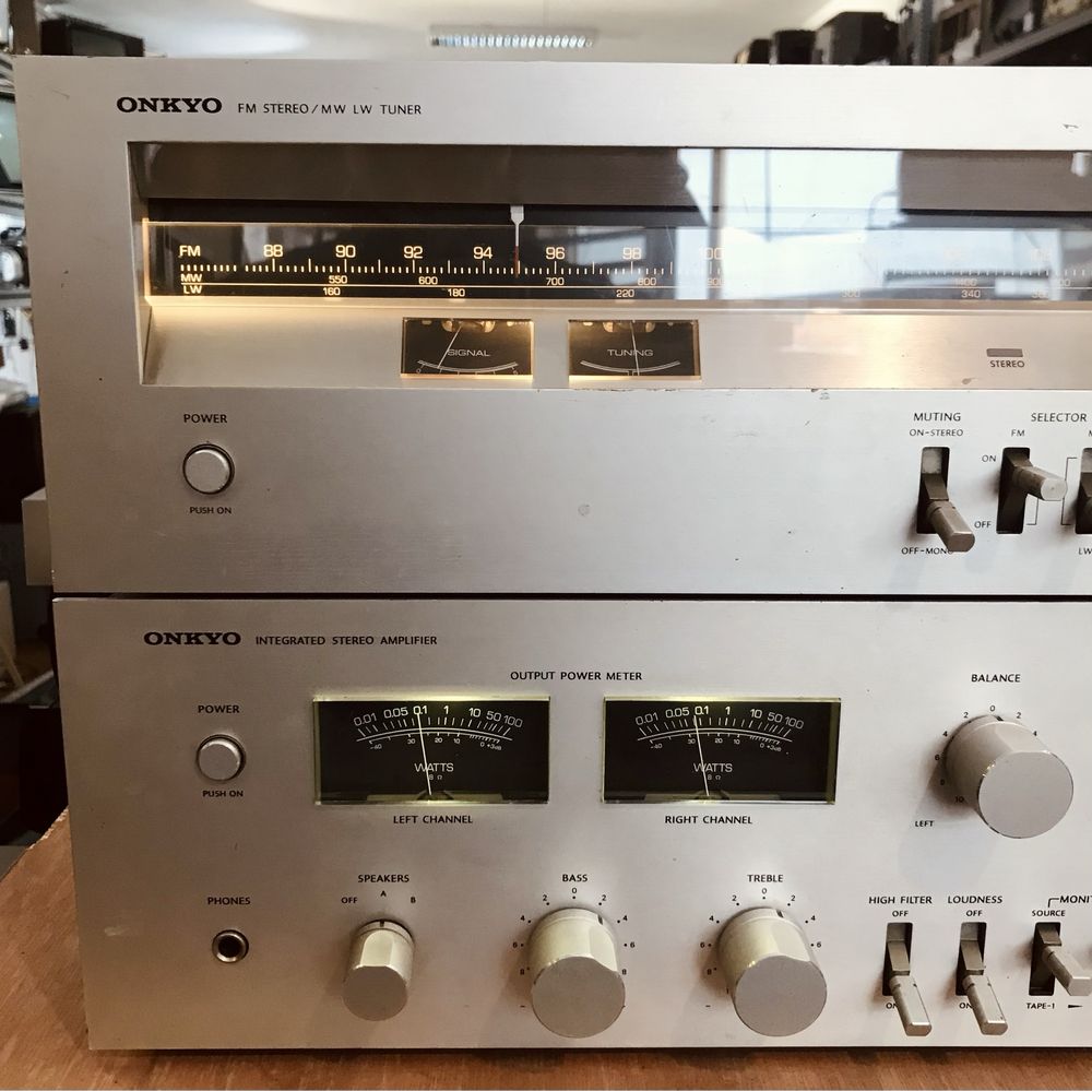 Conjunto ONKYO Amplificador e Tuner - Loja Grundig Clássicos