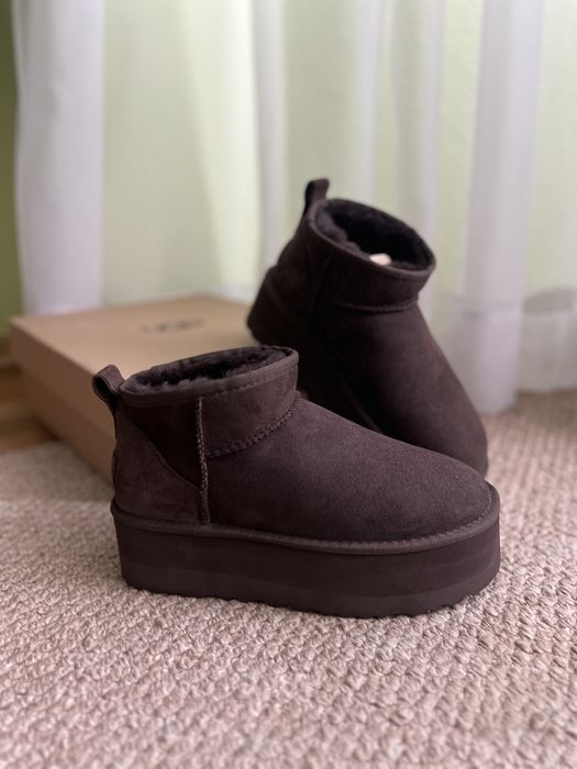 Продам Звуття UGG нові  дуже гарні і теплі