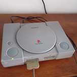 PlayStation 1 com cabos