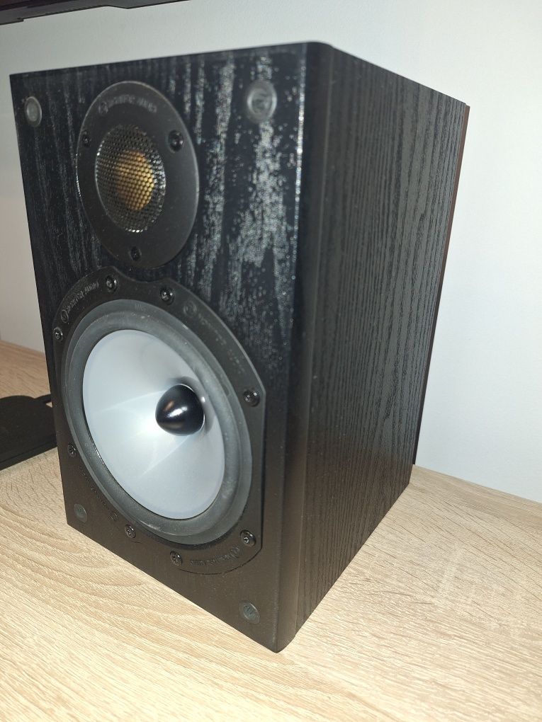 Dwie kolumny podstawkowe Monitor Audio MR1