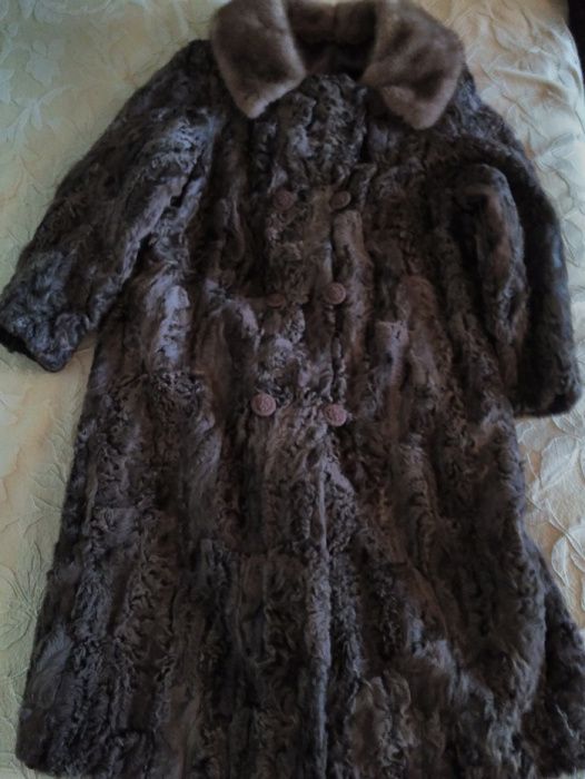 futro z łapek karakułowych greckich-brąz-tęższa,niższa osoba