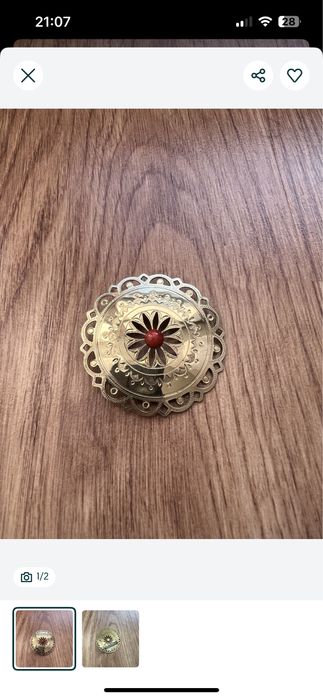 Broszka spinka do chusty kolor złoty z koralem