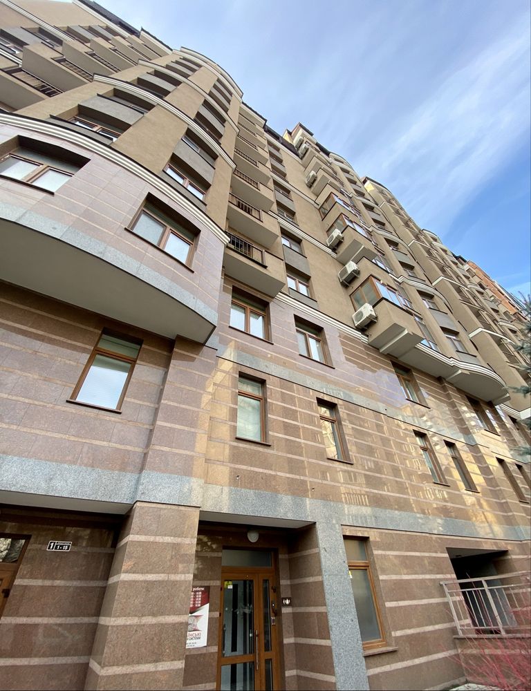 Продам Підземне Паркомісце Київ вул.Гоголівська 43 Торг