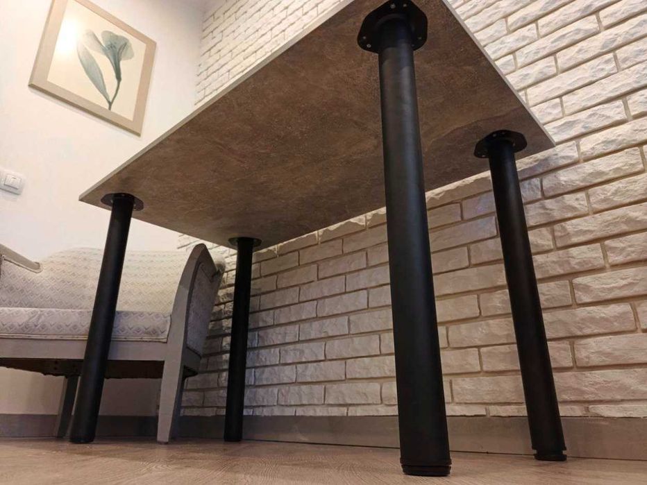 Новий кухонний стіл - практичність та сучасний дизайн