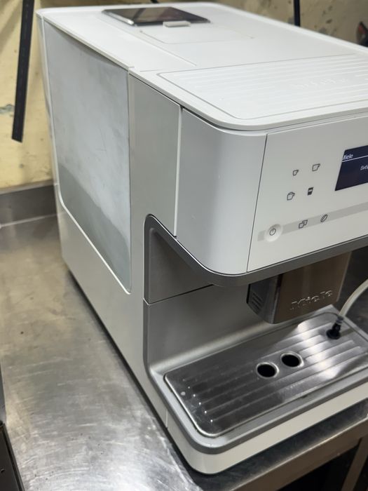 Кавомашина Miele CM6100