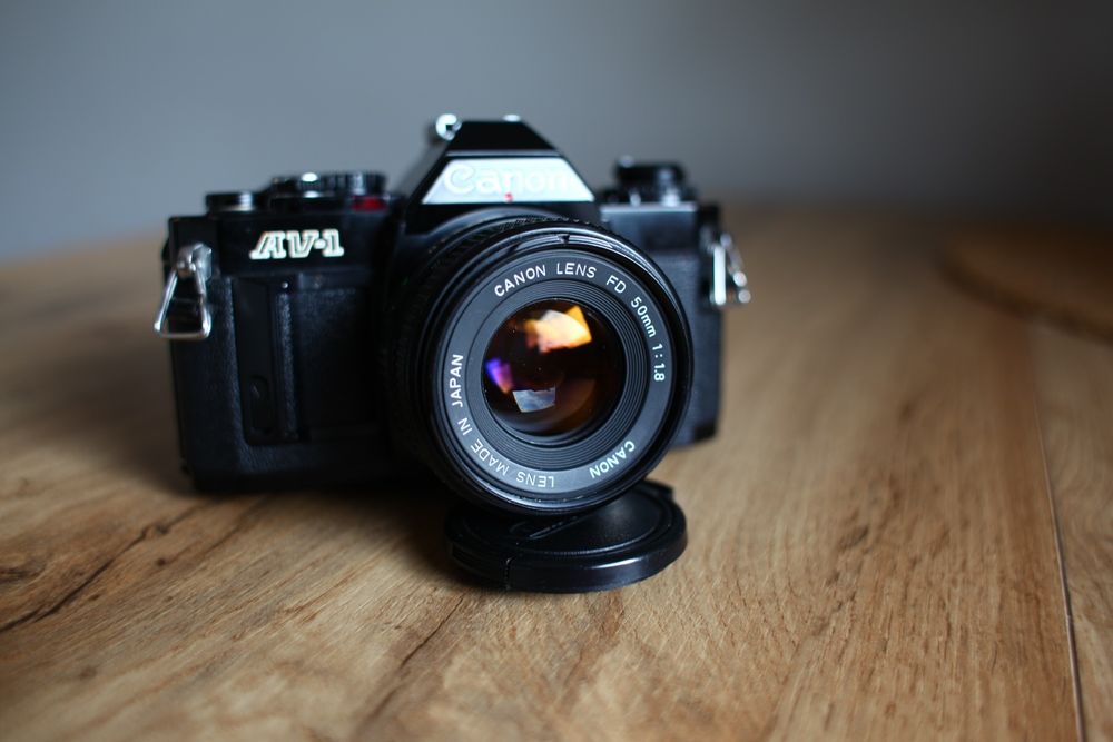 Canon av1 Black + Canon fd 50mm f 1.8 + statyw
