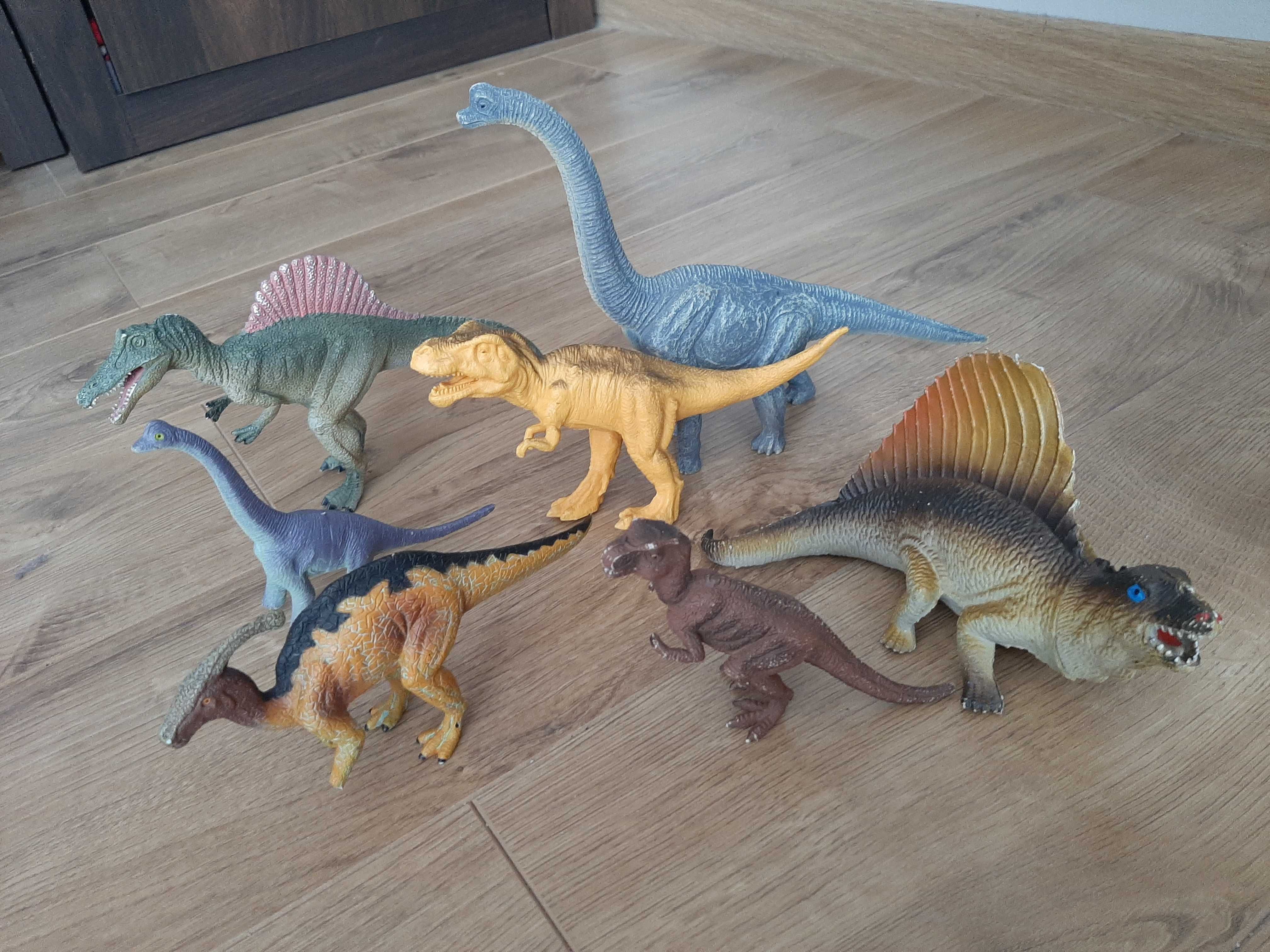 Figurki dinozaurów zestaw