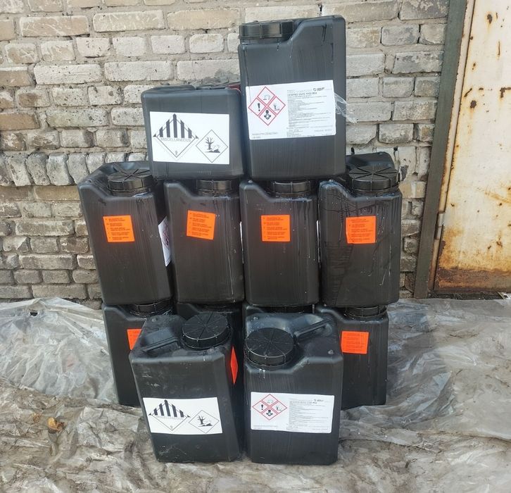 Продам каністри на 25 літрів під бензин чи дизель.