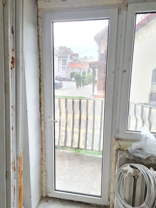 Okno balkonowe lewe 229x87 i prawe 82x222