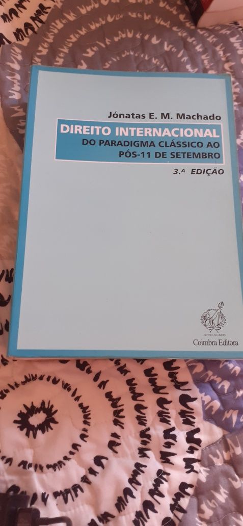 Vendo livros de direito
