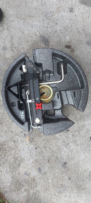 Wklad w kolo dojazdowe bmw e60 e61 komplet