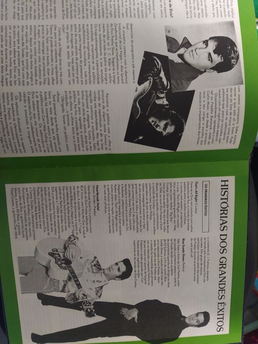 Compilação de 4 Cassetes e 1 Livro de Elvis - "The Legend Lives On"