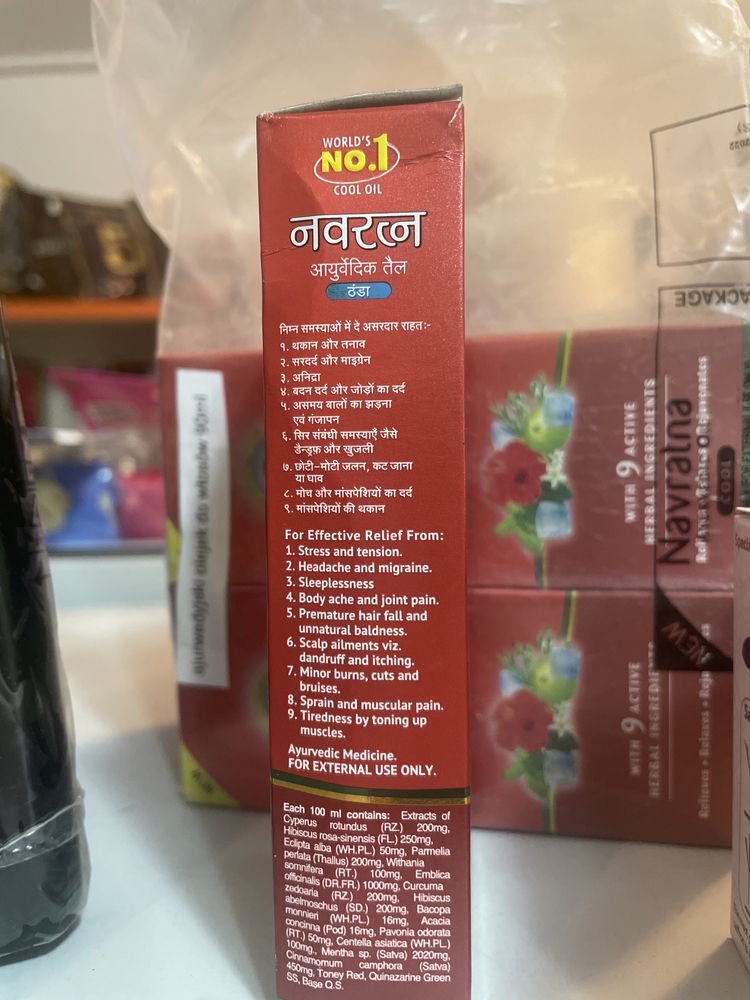 Chłodzący olejek do włosów Navratna 90 ml