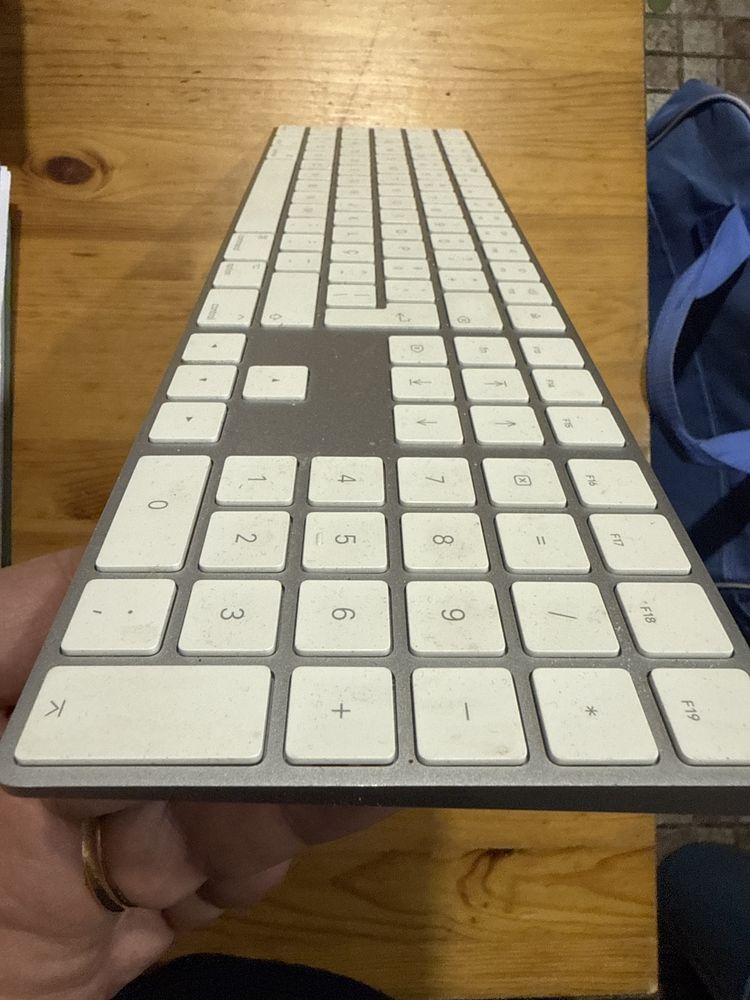 Magic Keyboard Aplle usado
