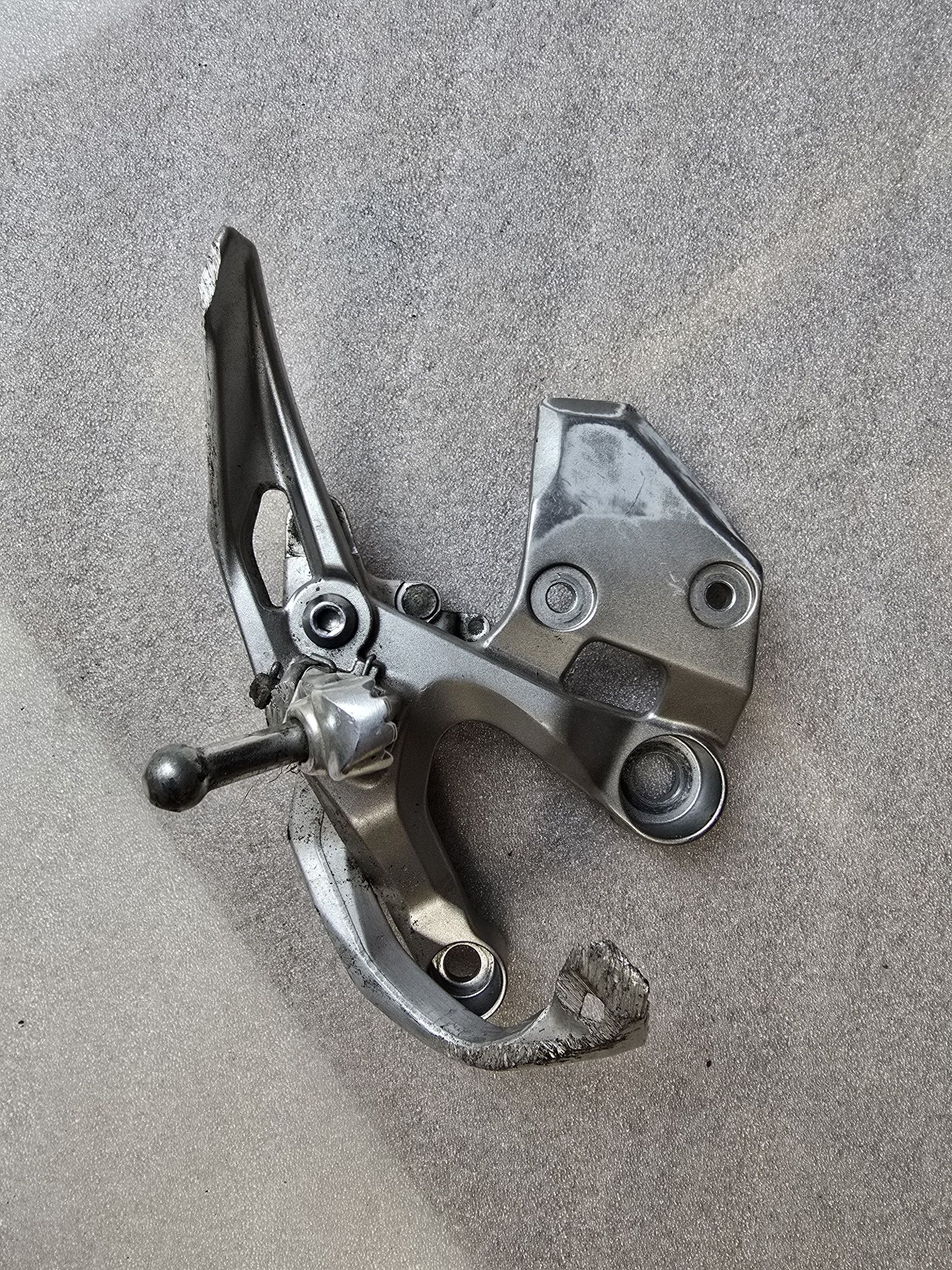 Set prawy kompletny podnóżek Yamaha mt 09 2018